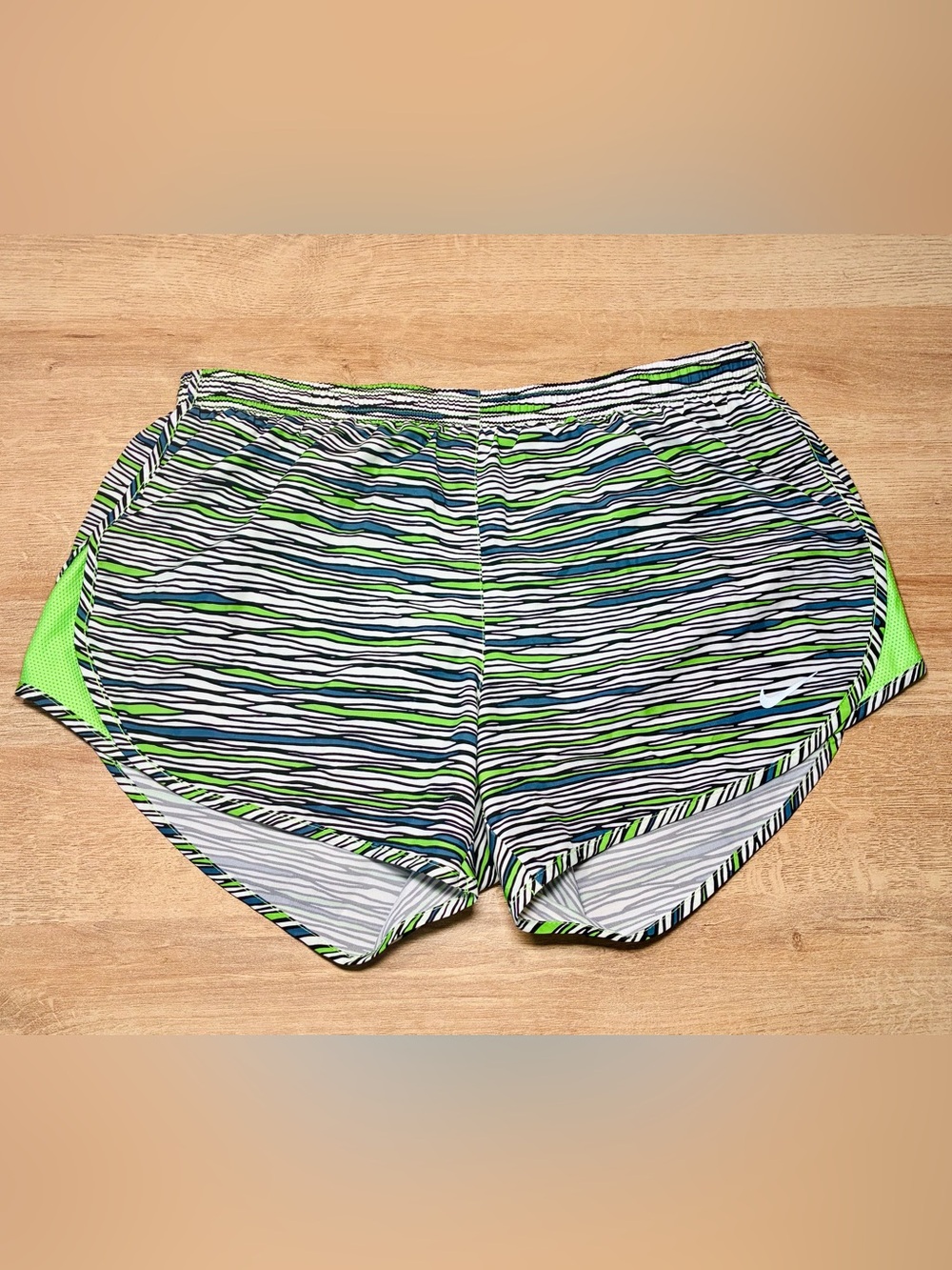 Nike Women's Dri-Fit Modern Embossed Tempo Running Shorts - Size S